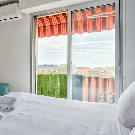 Amazing 1br Flat With Balcony And View In De * Nice