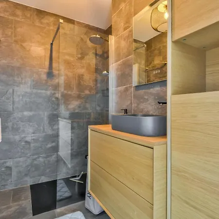 Amazing 1br Flat With Balcony And View In De